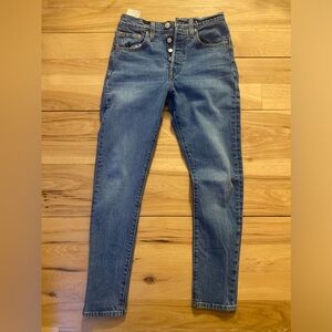 Levi 501s 24x28 medium wash